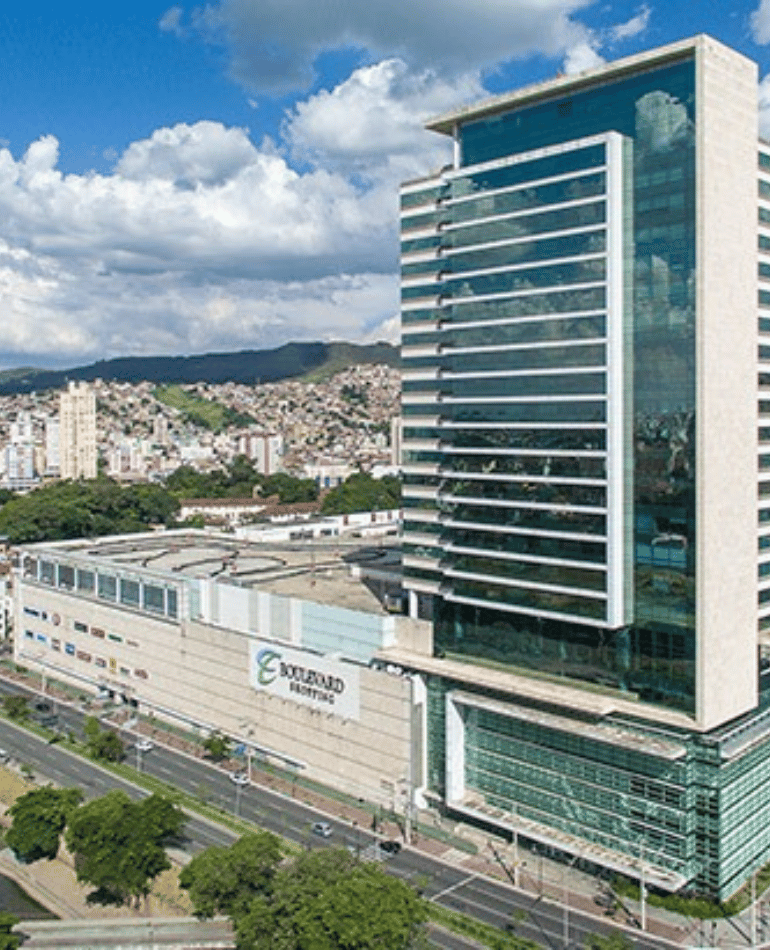 Mariana Gontijo Arquitetura e Interiores Empreendimento de uso misto em esquina